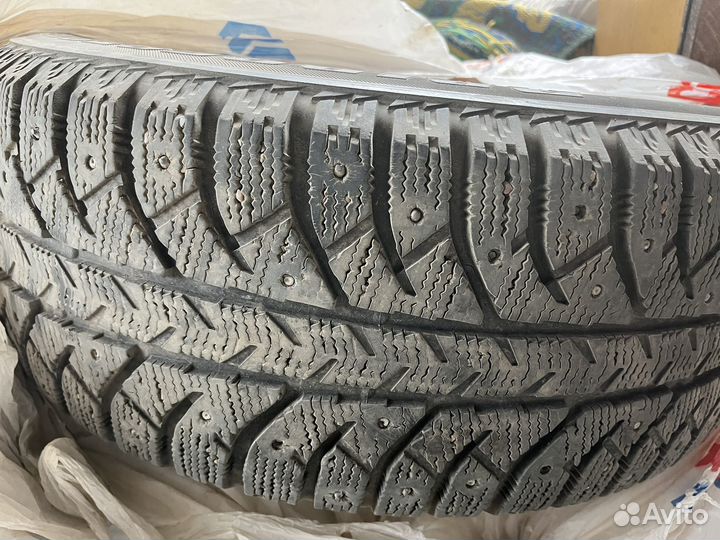 Bridgestone Ice Cruiser 7000 215/60 R16 95T