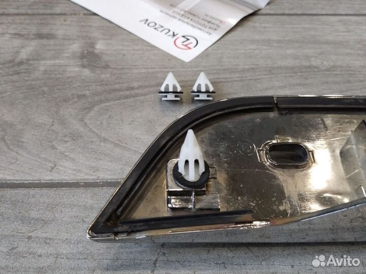 Клипса молдинга багажника Хайлендер 2010-2013