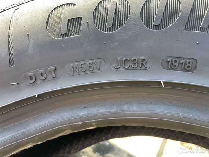 Goodyear Vector 4Seasons Gen-2 SUV 215/65 R16