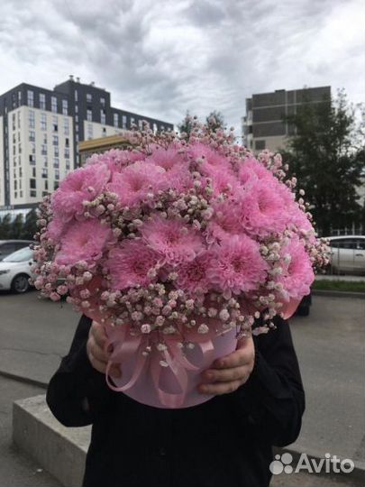 Коробка с хризантемой на День Всех Влюблённых