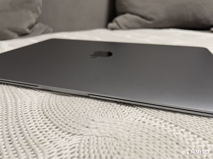 MacBook Air (M1, 2020)