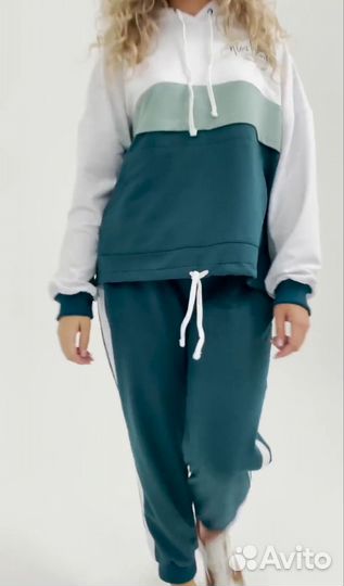 Спортивный костюм женский