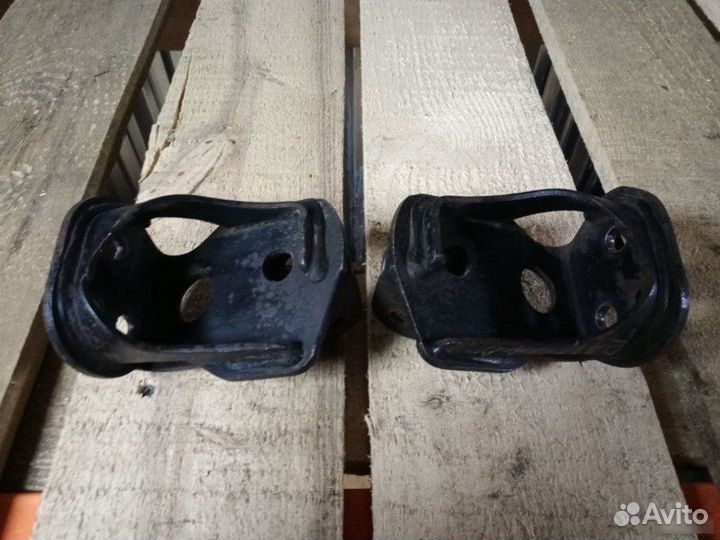 Кронштейн амортизатора передний Toyota Rav4 40