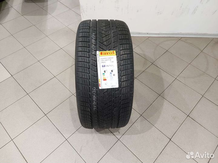 Pirelli Scorpion Winter 325/35 R22 114V
