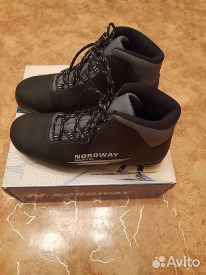 Лыжные ботинки