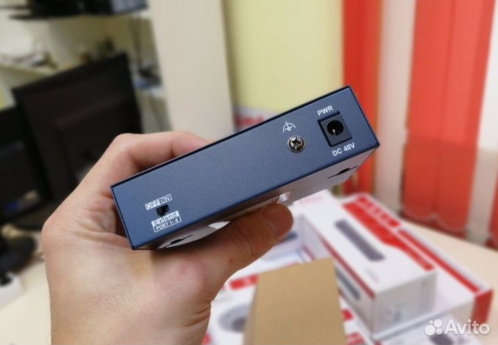 1-4 порта PoE-коммутатор DS-S504P(B) HiWatch