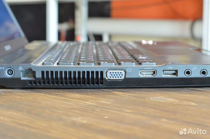 Ноутбук Samsung NP305V5A: A6/4Gb/SSD128Gb/AMD6470