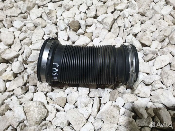 Патрубок воздушного фильтра Volkswagen Passat B5+