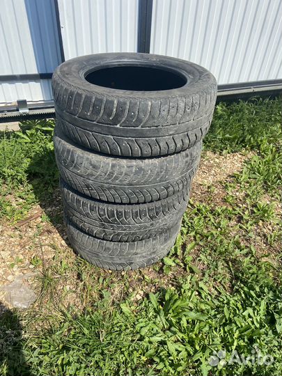 Bridgestone Ice Cruiser 5000 215/65 R16 98