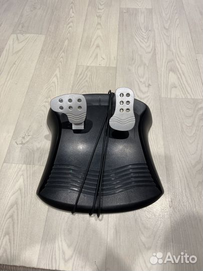 Игровой руль с педалями