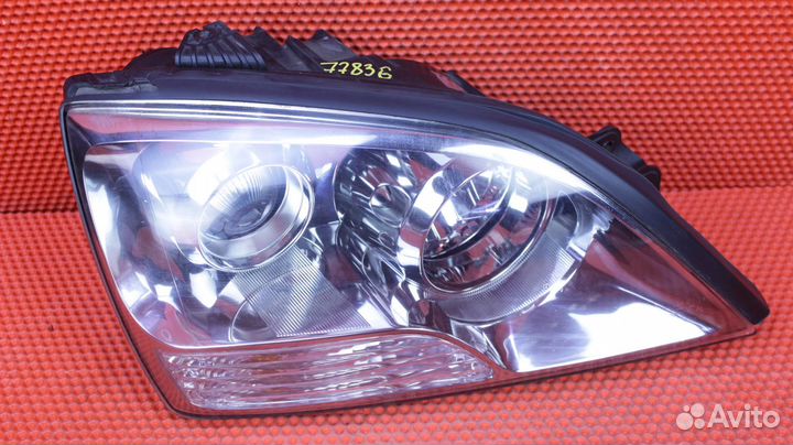 Фара правая Kia Sorento BL D4CB 92102-3E500