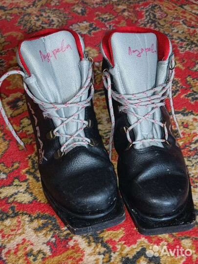 Лыжные ботинки