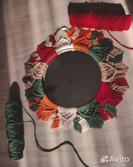 Зеркало в макраме раме