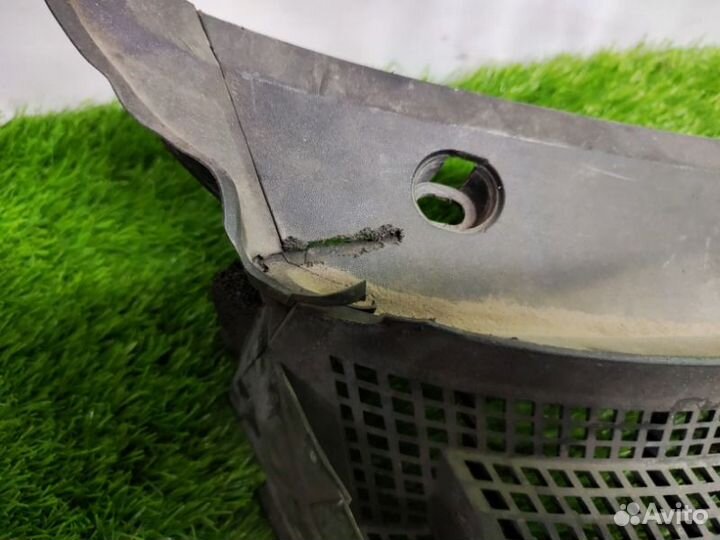 Решетка под лобовое стекло Mazda 3 BK