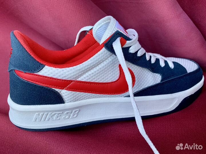 Кроссовки Nike. В Норильске