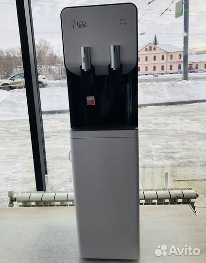 Кулер для воды напольный