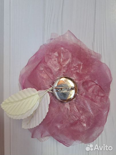 Брошь ручной работы цветок