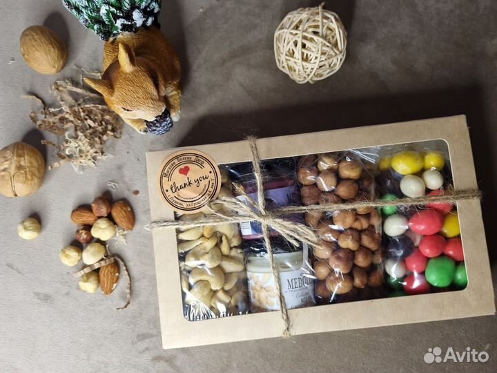 Подарочный набор с мёдом и орешкам