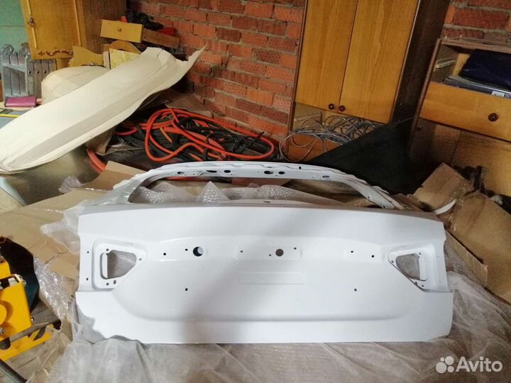 Крышка багажника LADA vesta универсал(белый)