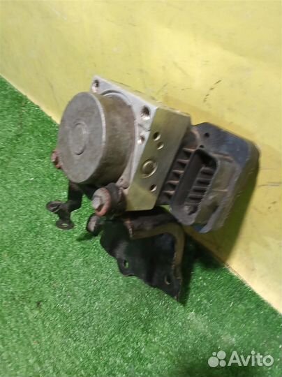 Блок ABS (насос) Toyota Corolla E15 2006