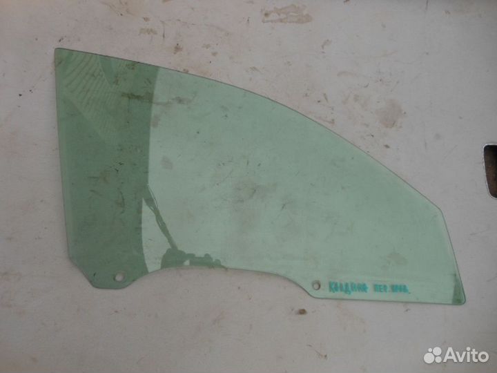 Стекло двери передней правой Toyota Caldina 2000 г