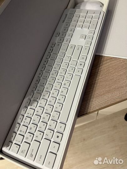 Клавиатура+мышь Microsoft Bluetooth Desktop