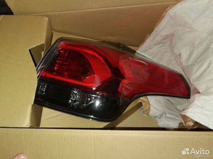 Фонарь правый Toyota Rav4