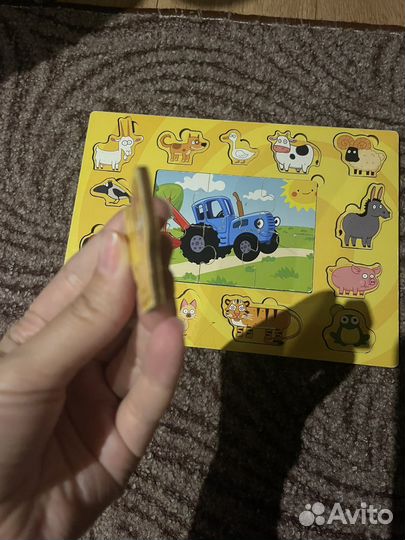 Деревянные пазлы синий трактор