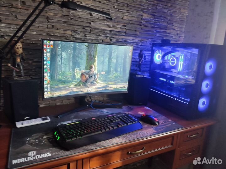 Игровой системный блок с монитором
