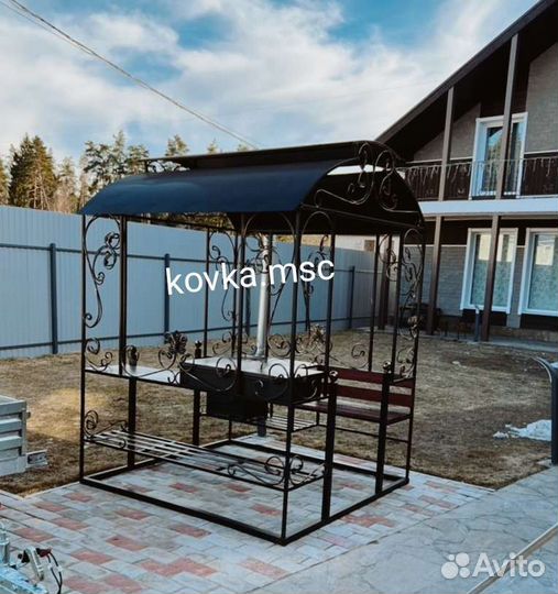 Мангал с крышей