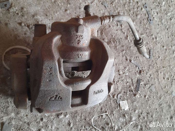 Суппорт передний левый, правый Ford Mondeo 4