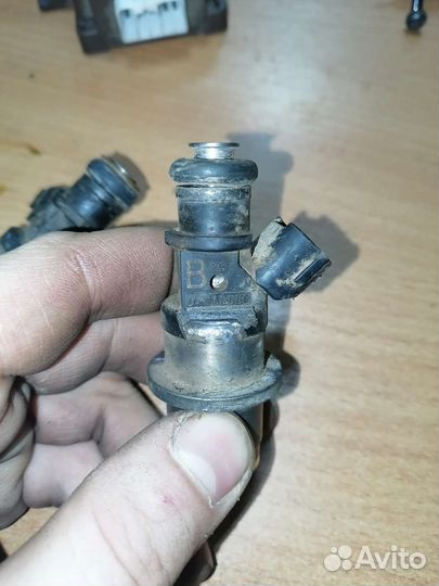 Форсунка топливная Mitsubishi Pajero pinin 4g93