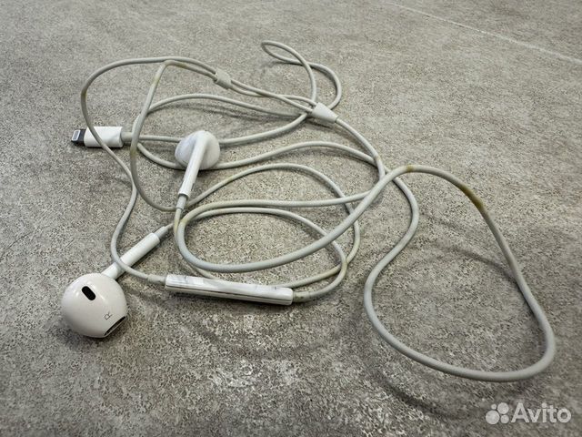 Наушники earpods на iPhone оригинальные