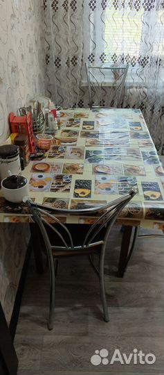 Кухонный гарнитур бу и стол