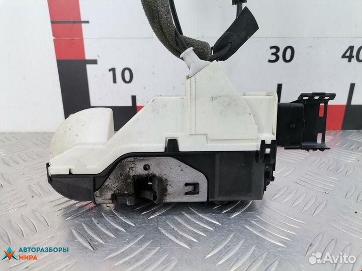 Замок двери передней левой Peugeot Partner