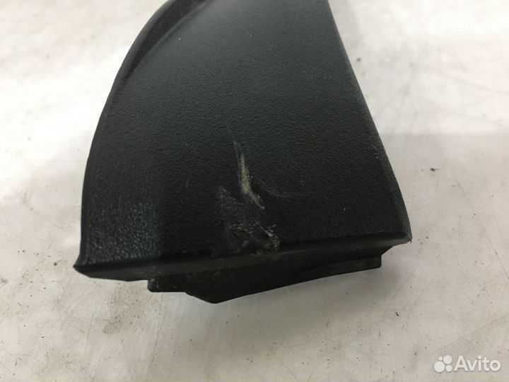 Крышка петли багажника левая Toyota Camry V70