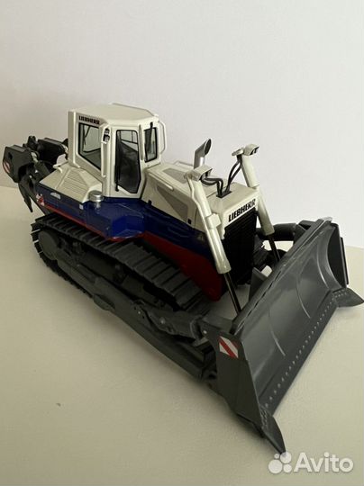 Модель бульдозера 1:50 1/50 1 50