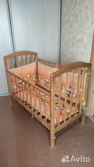 Детская кроватка с маятником. Торг