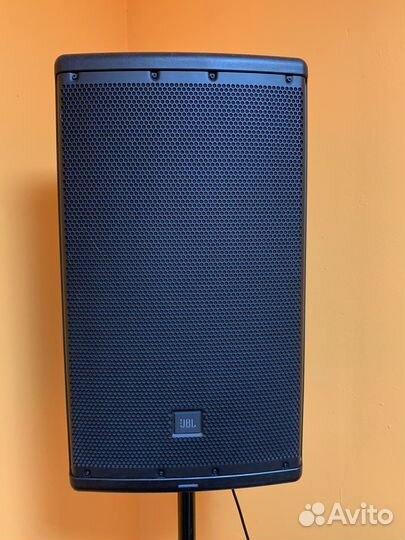 Активная колонка JBL