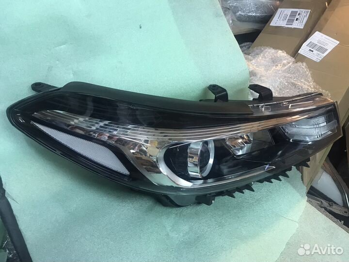 Фара правая Kia Cerato 3 галоген