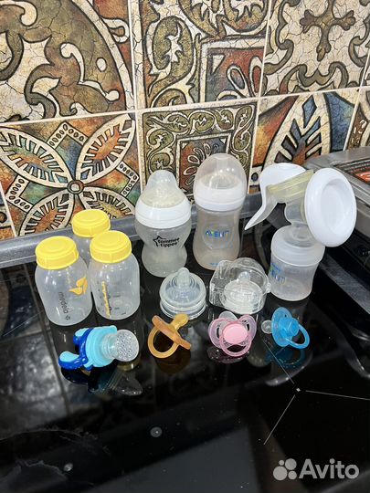 Молокоотсос, бутылочки, новые соски