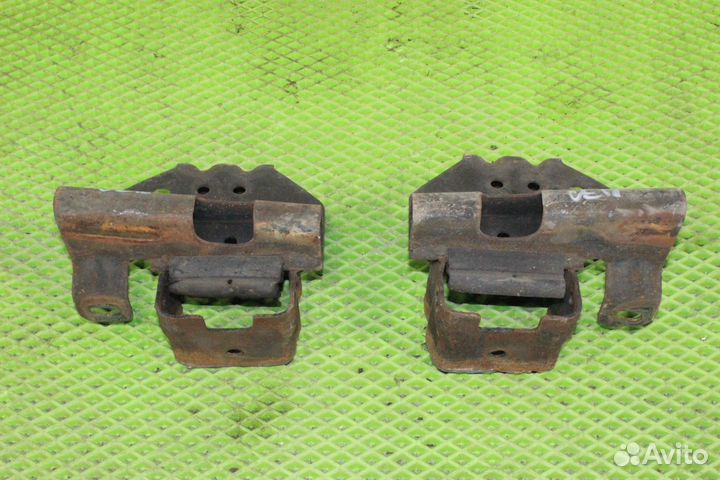 Передний срез рамы 2шт. Cadillac Escalade GMT800