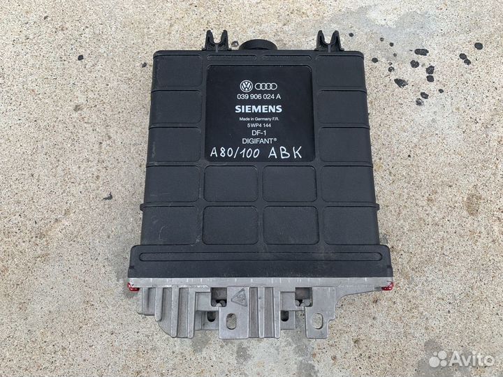 Блок управления двигателем Ауди 80/100 ABK