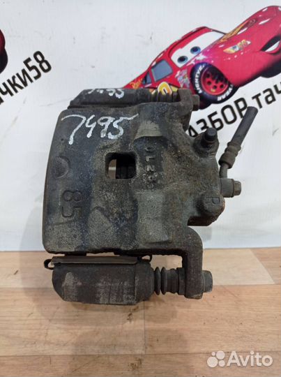 Суппорт тормозной передний правый Nissan Juke YF15