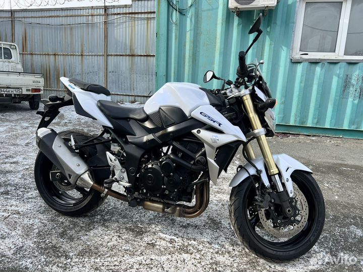 Suzuki GSR750