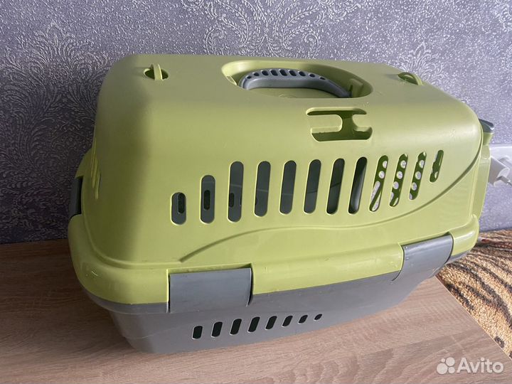 Переноска для кошек и мелких собак