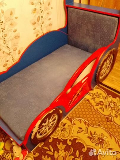 Детская кровать машина