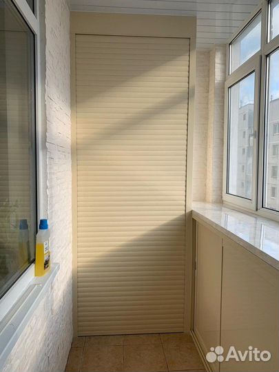 Шкаф с рольставнями на балкон на заказ