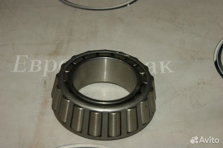 Подшипник роликовый ступицы перед. внутр. HM212