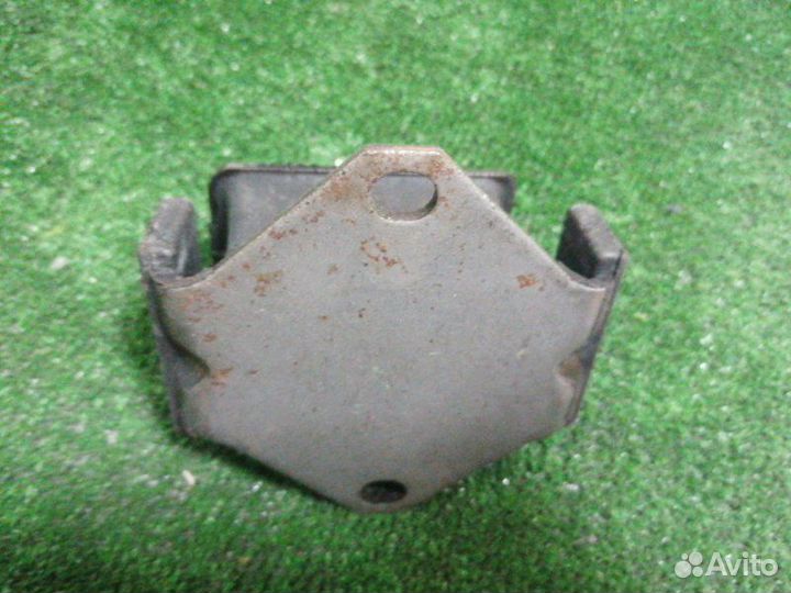 Опора подушка двигателя Mitsubishi L200 L400